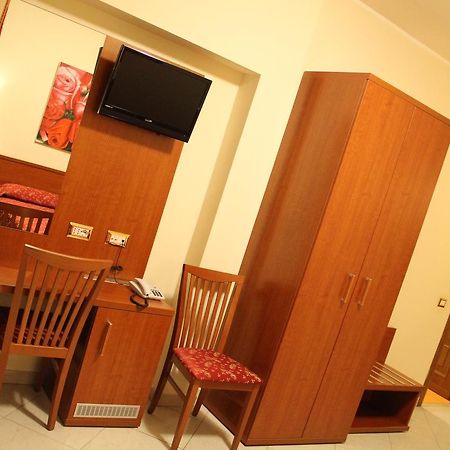 Hotel Vitti Róma Kültér fotó