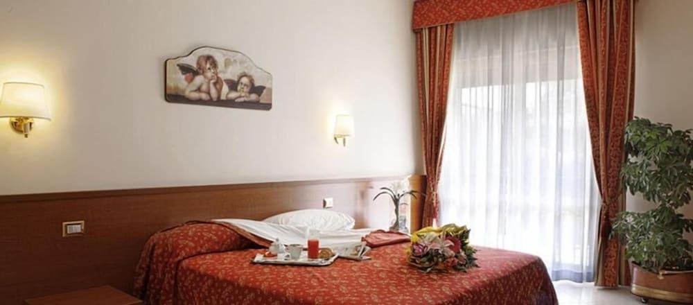 Hotel Vitti Róma Kültér fotó